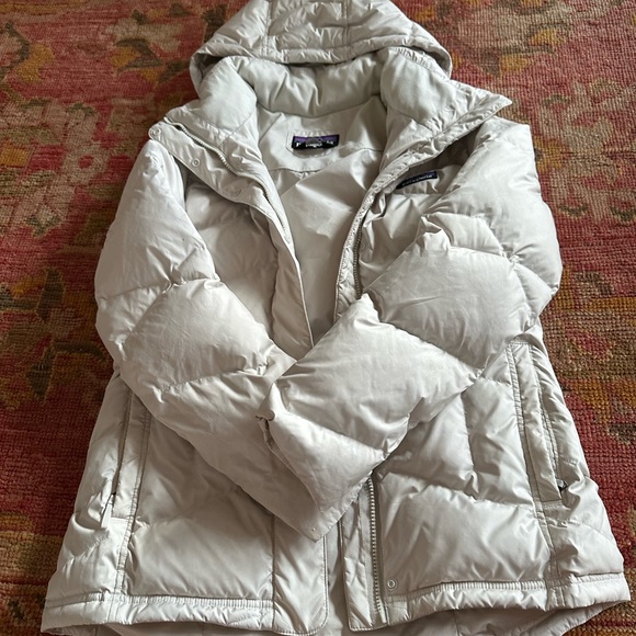 Patagonia Women's Puffer Jacket - Cream - Picture 3 of 10